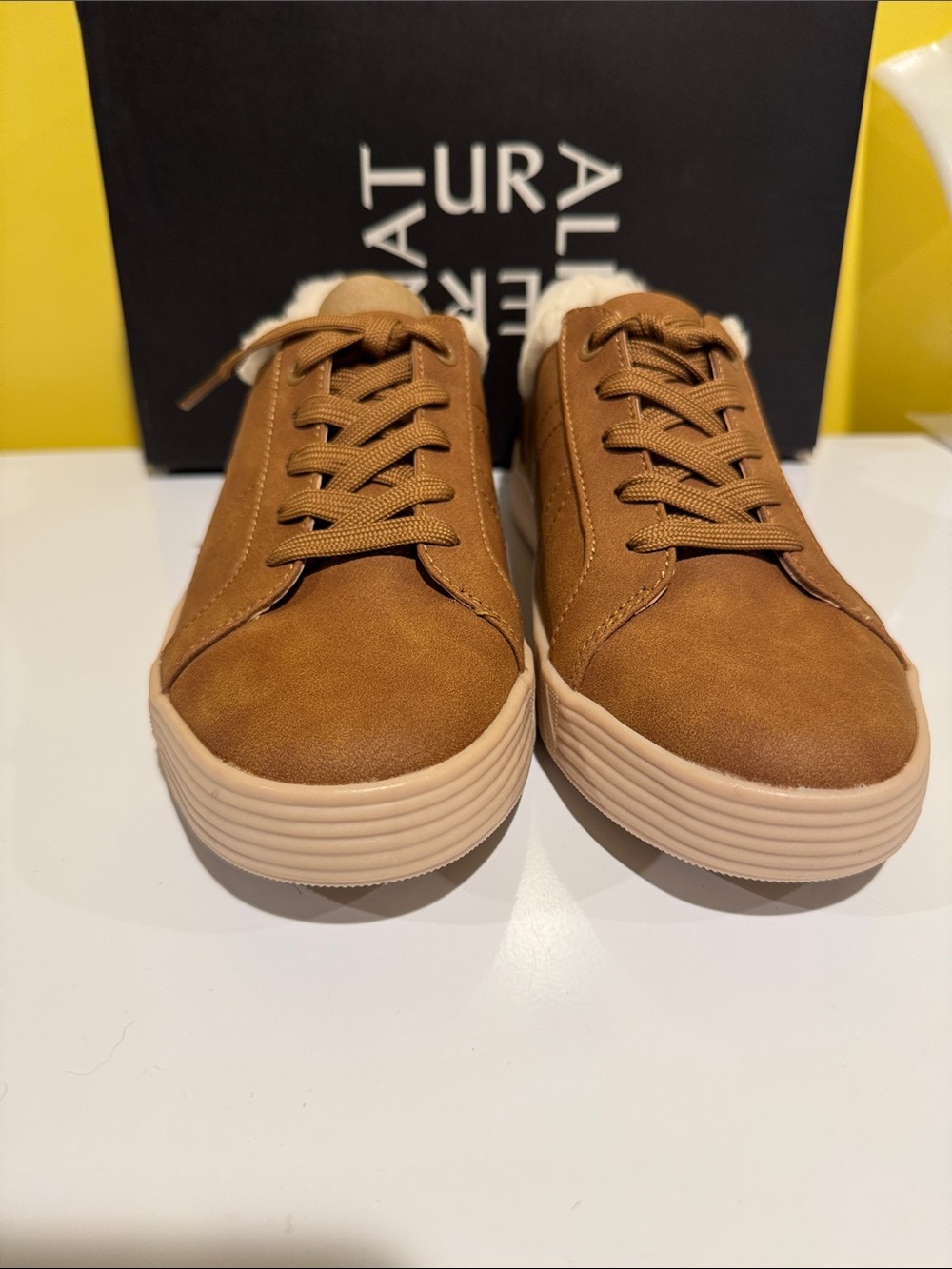 NIB Naturalizer comfort sneakers.